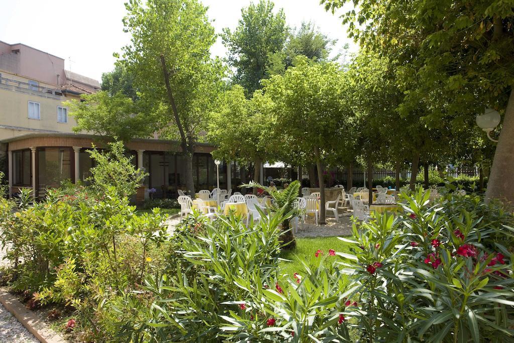 Hotel Villa Fulgida 卡托利卡 外观 照片